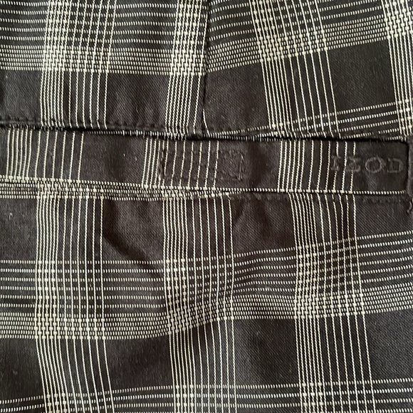 Men’s Izod black and grey golf plaid shorts. Like new condition. - Picture 5 of 5